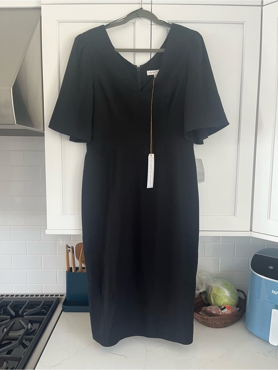 Dress the Population Dresses & Skirts - Dress the Population Black Midi Dress with Flutter Sleeves